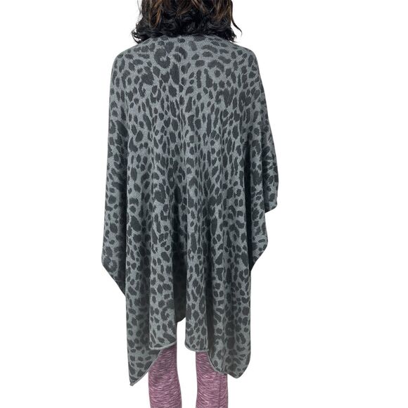 NWT Tommy Bahama Poncho Sweater Women OS Black Gray Poly/Wool Blend Animal Print - Picture 2 of 11